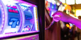 baganx slot ငါးပစ်ဂိမ်း jackpot ဆုကြေးငွေ ရရှိနေသော မြန်မာ ကစားသမား mobile APP ဖြင့် ကစားနေသောမြင်ကွင်း